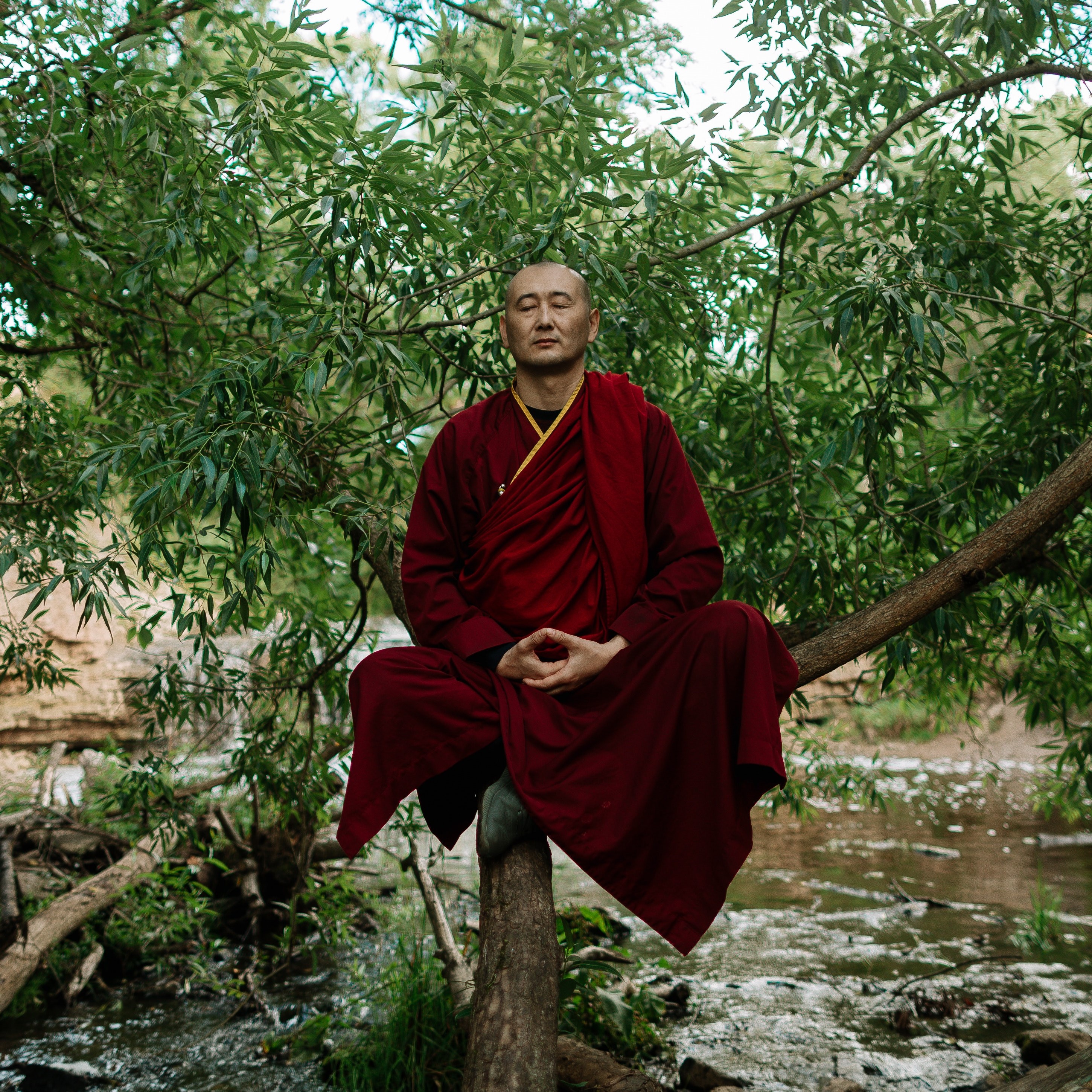Какой монах. Тибетский монах медитирует. Монах Самдан. Буддийский монах левитация. Шаолиньские монахи медитация.