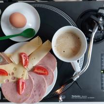 Frühstück auf dem Plattenteller