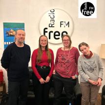 Julia und Francine und die Gruppe von Vielfalt geht